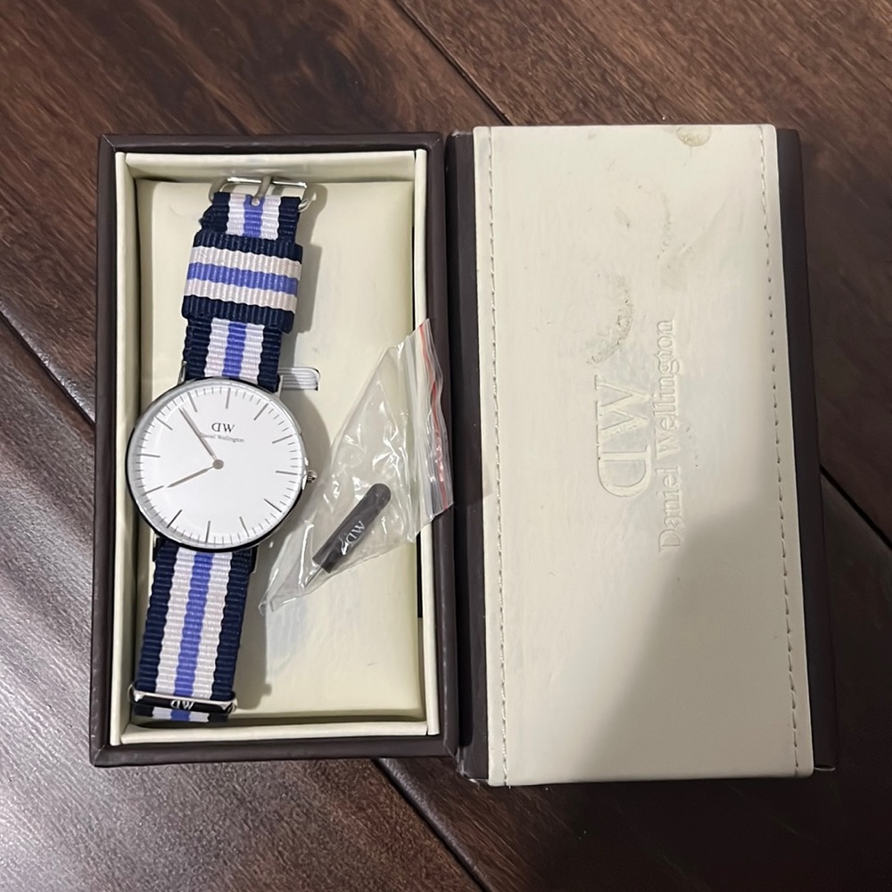 Daniel Wellington Watch Silver